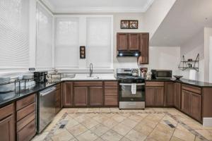 Spacious 5BR - Pet Friendly