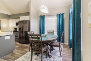 Updated Branson Condo Penthouse on Thousand Hills Golf course with Views and close to 76