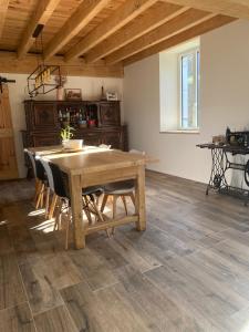 Maisons de vacances Charmant corps de ferme a la montagne. : photos des chambres