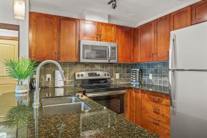 Splendid 1 Bdrm Mountain Condo! Hot tub! Park Pass managed by Little Sister Getaways