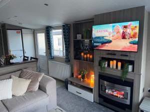Luxury Romantic 2 Bedroom Caravan Trecco Bay