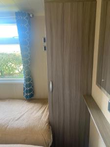 Luxury Romantic 2 Bedroom Caravan Trecco Bay