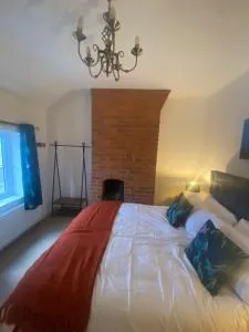 THE ENCHANTED COTTAGE - 特伦特河畔伯顿