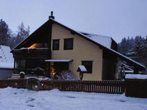 4-Personen-Ferienwohnung-im-Wald-mit-Kamin-84-Qudratmeter