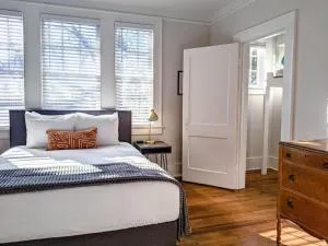 Spacious Industrial Modern Apt - هياتس