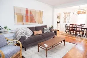 Cozy Blue Door Farmhouse - هياتس