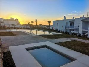 ATLANTERRA-ZAHARA DE LOS ATUNES Increíble apartamento con porche de 16m y jardín privado de 72m