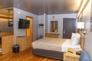 Queen Room room in Americas Best Value Inn Butte