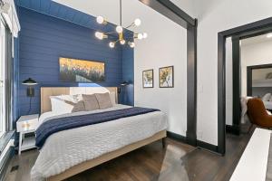 Old Town Retreat with Hot Tub - Steps from CSU!