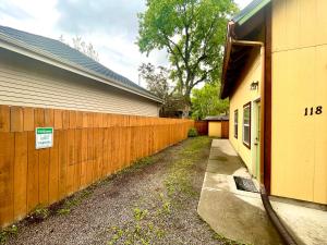 Cozy Victorian Cottage in the Heart of Old Town!