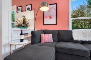 The Magnolia House in Old Town - Private Hot Tub