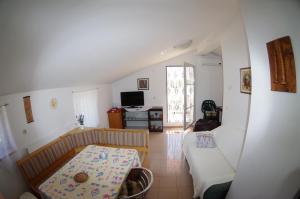 Ferienwohnung in Fažana mit Garten und Grill