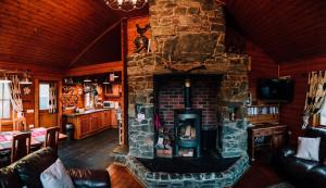 Bothy Cabin -Log cabin in wales - with hot tub