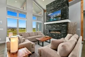 Luxury Home with Spectacular Rocky Mountain Views! - Buckingham