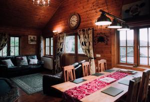 Bothy Cabin -Log cabin in wales - with hot tub