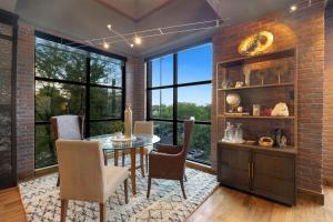 Penthouse with Mountain Views in the Heart of Old Town