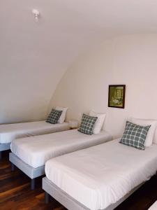 B&B / Chambres d'hotes ABBAYE DE BLANCHELANDE : photos des chambres