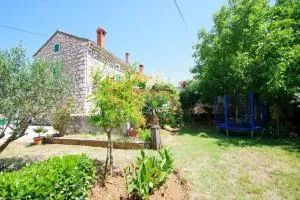 Ferienhaus in Rakalj mit Grill, Garten und Terrasse - Krasa
