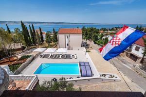 Charmantes Appartement in Starigrad mit Möbliertem Balkon