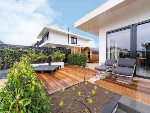 Water villa with jetty near Harderwijk
