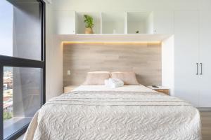 Brand new 1 bed loft with spectacular city view