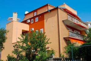 Ferienwohnung für 4 Personen ca 40 qm in Okrug Gornji, Dalmatien Mitteldalmatien