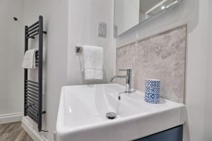 Coastal Nest - Premium flat,3 Minutes to the Beach