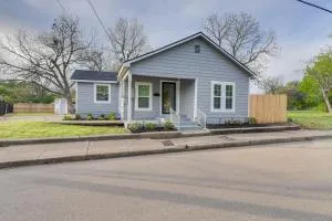 Lovely Home with Yard Near Dtwn Waco! - Bellmead