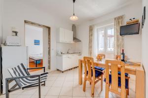 Ferienwohnung in Okrug Gornji mit Grill, Terrasse und Garten und Panoramablick