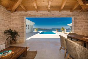 Ferienhaus in Crikvenica mit Privatem Pool und Meerblick