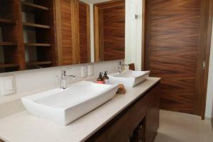 Jungle by Pardela, La Cruz de Huanacaxtle