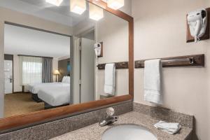 Queen Room with Two Queen Beds - Non-Smoking room in Best Western Columbia