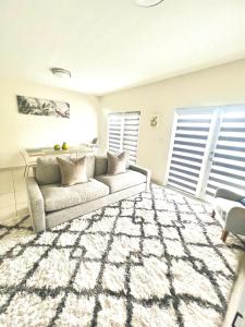 Modern Townhouse with terrace!