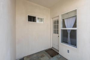 Oceanside Private Beautiful Beachside Guest Suite