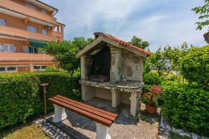 Apartments with a parking space Lopar, Rab - 18388 