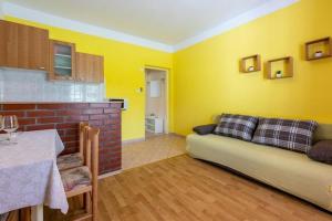 Apartments with parking space Lopar, Rab - 18388