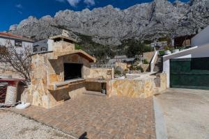 Apartments with a parking space Makarska - 21823