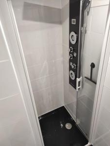 Studio entier avec WiFi, Smart TV, proche Douai