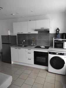 Studio entier avec WiFi, Smart TV, proche Douai