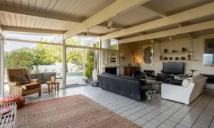 N. Bel Air GATED HOME, POOL, SPA, AMAZING VIEWS-