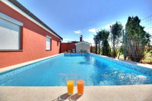 Ferienhaus mit Pool und zahlreichen Annehmlichkeiten für einen entspannten Familienurlaub