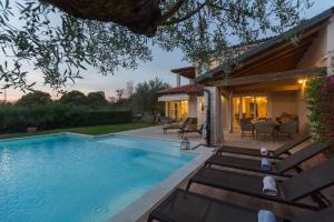Villa Nar mit Pool und Panoramameerblick bei Porec 