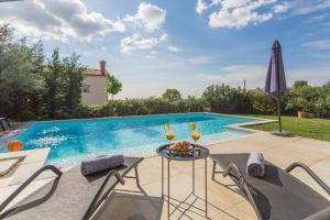 Villa Nar mit Pool und Panoramameerblick bei Porec 