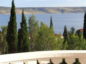 Große Ferienwohnung in Starigrad mit Möbliertem Balkon