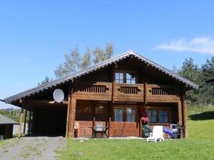 Ferienhaus in Meiserich mit Grill, Terrasse und Garten