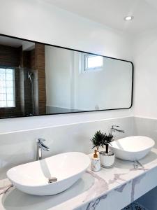 Phòng 2 Giường Đơn Có Sân Hiên (Twin Room with Terrace)