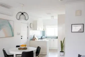 Casa Del Soul, on the beach, steps to Henley Square! - Grange