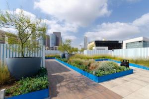 Cozy 3bed Condo with balcony and a rooftop pool