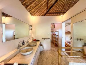 Villa Nak - Charming 4BR Family-Friendly Villa, Walking Distance to Seminyak Beach