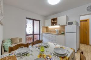 Nettes Appartement in Rovinj mit Garten, Terrasse und Grill